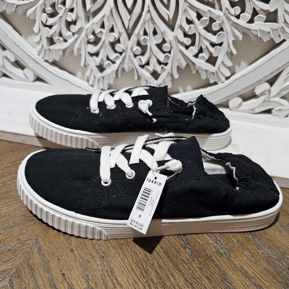 torrid Shoes - NEW Torrid Rushed Built Up Riley Black Canvas Sneakers Womens 9 Chunky Sole